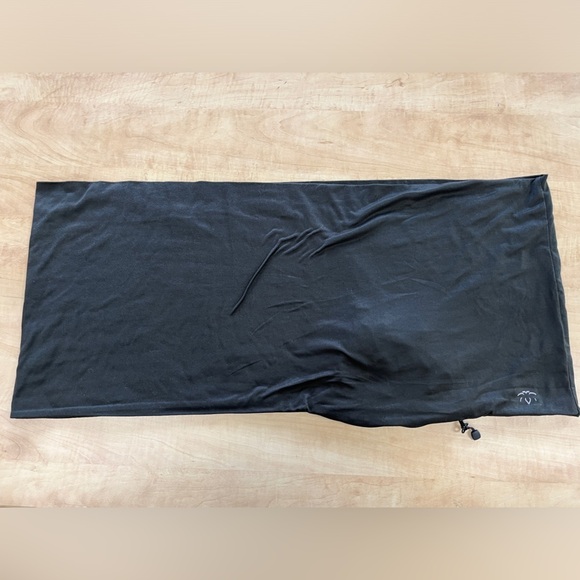 BEYOND YOGA Black Pocket Infinity Soft Scarf EUC - Picture 6 of 8